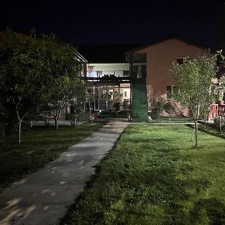 ホテル Vila Baciu トゥズラ エクステリア 写真